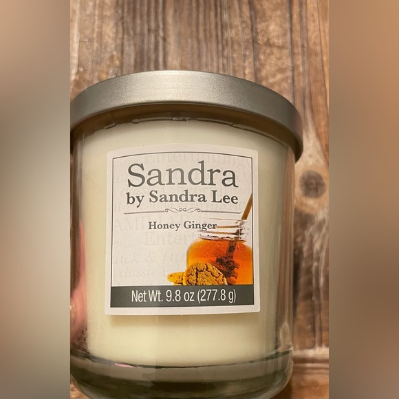 Sandra Lee Honey & Ginger Candle ~ New - Picture 1 of 1